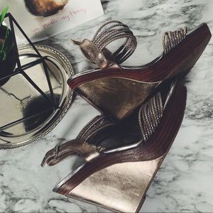 BCBG Brown & Gold wedges size 10